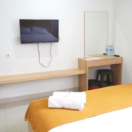 Urooms Tanah Abang Giacarta Esterno foto