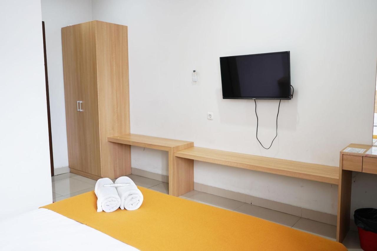 Urooms Tanah Abang Giacarta Esterno foto