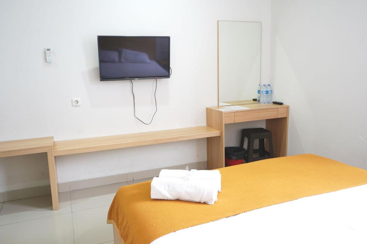 Urooms Tanah Abang Giacarta Esterno foto