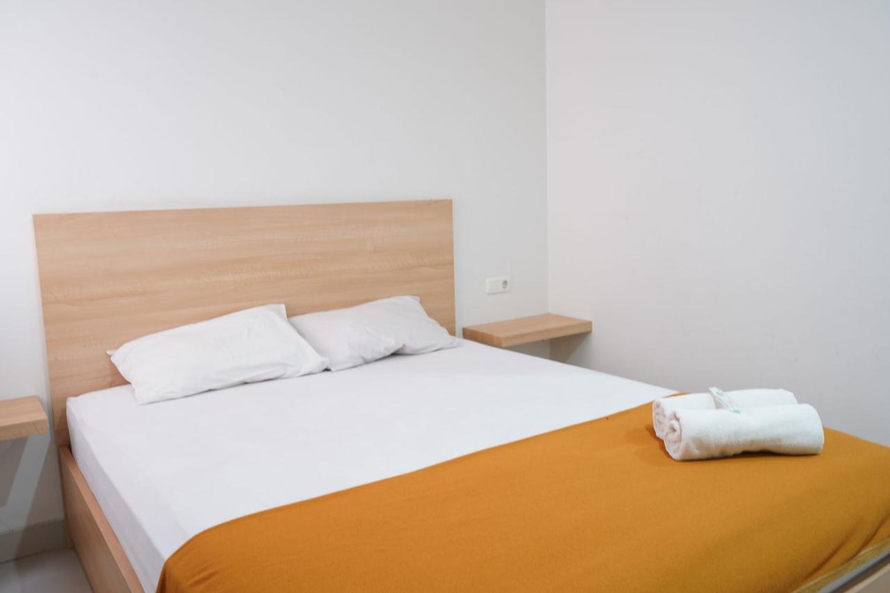 Urooms Tanah Abang Giacarta Esterno foto